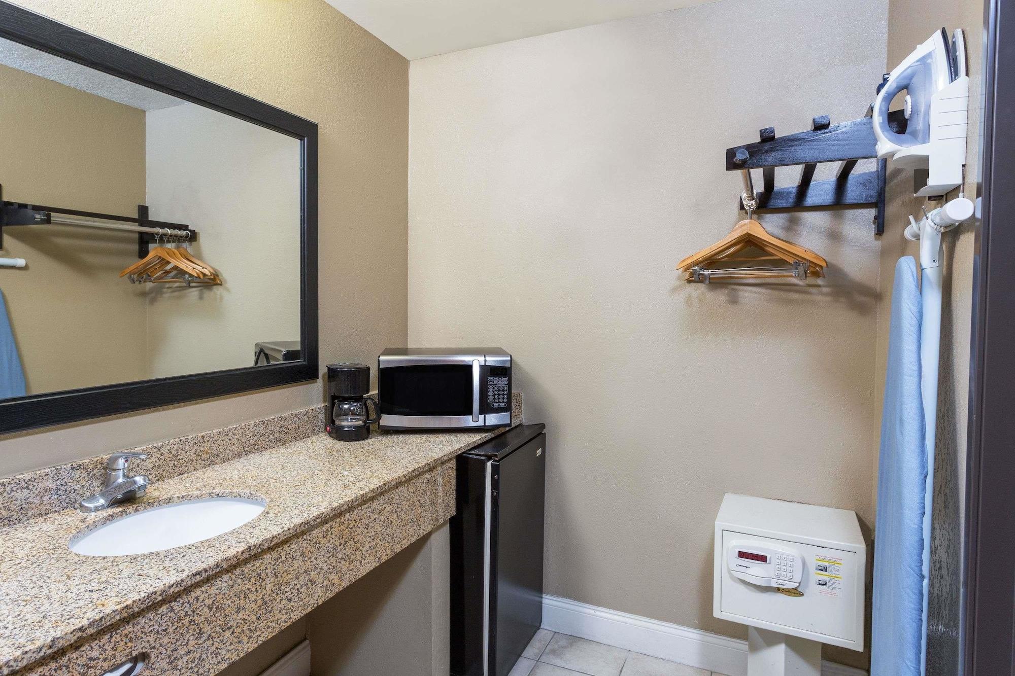 Howard Johnson By Wyndham National City/San Diego South Luaran gambar
