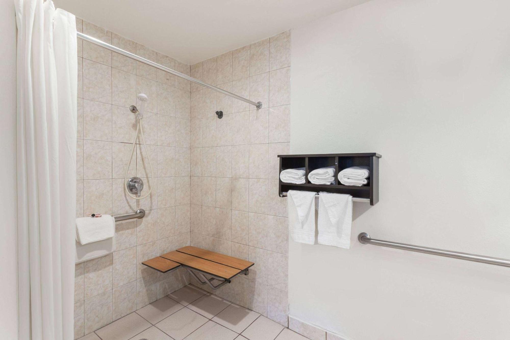 Howard Johnson By Wyndham National City/San Diego South Luaran gambar