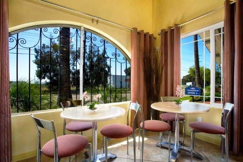 Howard Johnson By Wyndham National City/San Diego South Restoran gambar