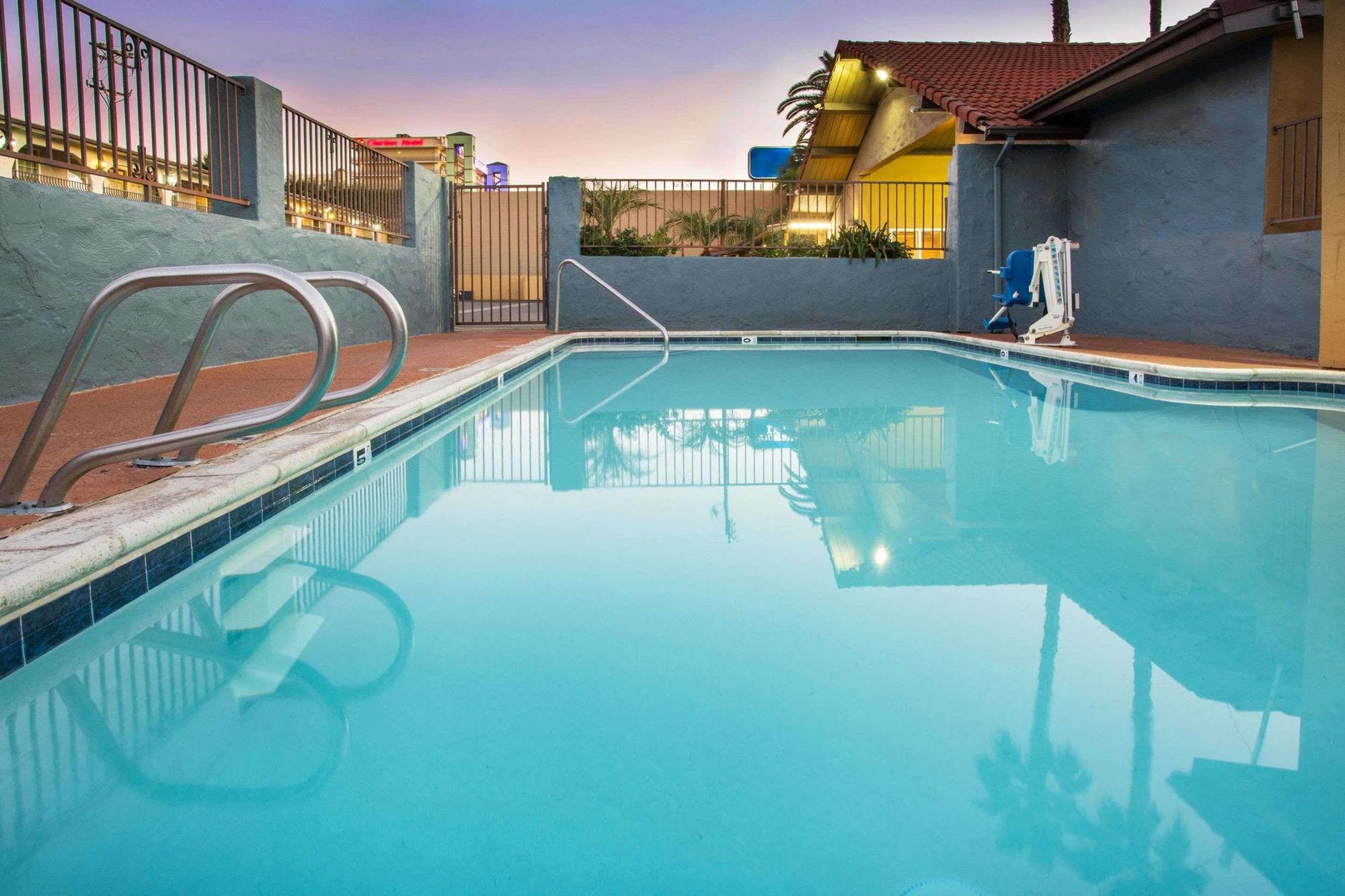 Howard Johnson By Wyndham National City/San Diego South Luaran gambar